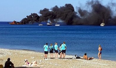 Akdeniz’de tur teknesi yandı, 82 turist ölümden döndü