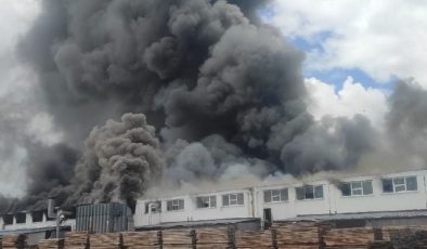 Ankara’da mobilya fabrikası yanıyor