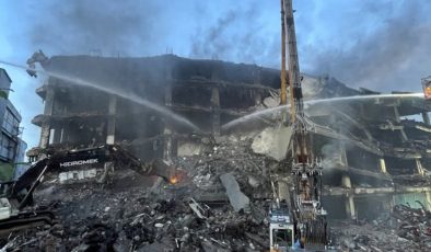 Başakşehir’deki fabrika yangını iki gündür devam ediyor
