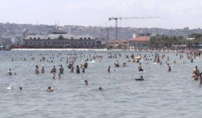 Bayram’da İstanbul’da kalanlar sahillere akın etti