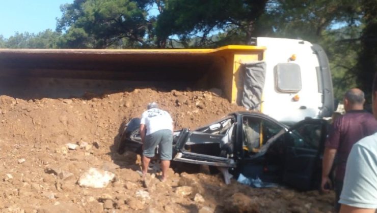 Bodrum’da hafriyat kamyonu minibüsün üzerine devrildi, iş insanı öldü 2 kişi yaralandı