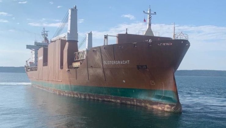 Çanakkale Boğazı’nda arızalanan gemi demirletildi