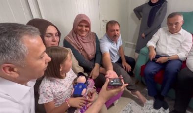 Erdoğan, depremzede ailenin bayramını kutladı