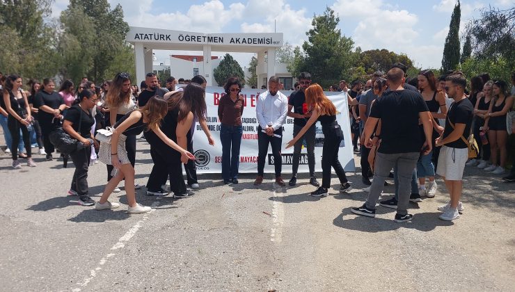 AÖA öğrencileri kalem bıraktı