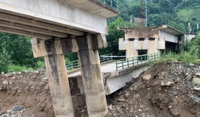 Ne deprem, ne sel… Köprünün 30 metresi çöktü
