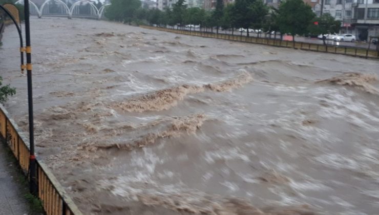Samsun’da beklenen yağışın 1,5 katı, 3 günde düştü
