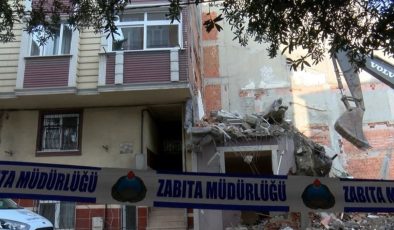 Sultangazi’de yıkım sırasında 3 binada hasar oluştu