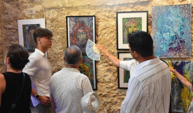 Girne’de kursiyerlerin eserleri sergileniyor