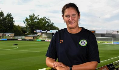 İngiltere’de profesyonel ligde ilk kadın teknik direktör