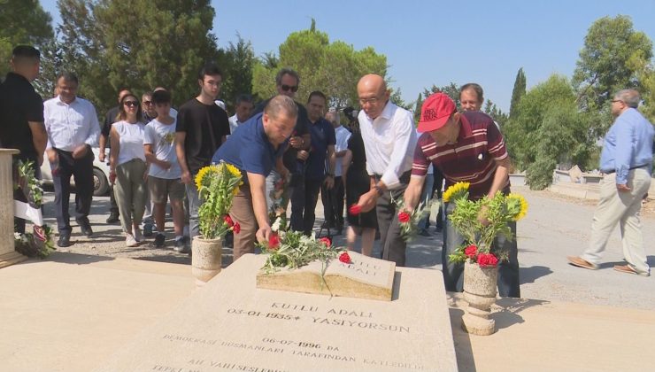 Kutlu Adalı kabri başında düzenlenen törenle anıldı