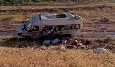 Aksaray’da işçileri taşıyan minibüs devrildi: 24 yaralı