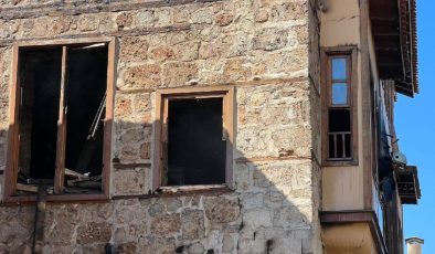 Antalya’da butik otelde yangın: 2 turist öldü, 12 kişi yaralandı