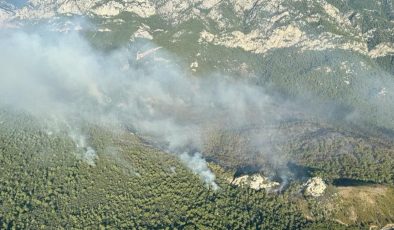 Antalya’da dün başlayan orman yangını devam ediyor