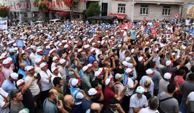 İstanbul’daki AKP’li belediyelerin işçileri ‘Geçinemiyoruz’ diyerek eylem yaptı
