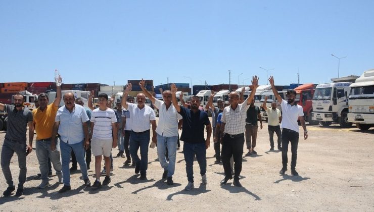 Kamyoncular kontak kapattı