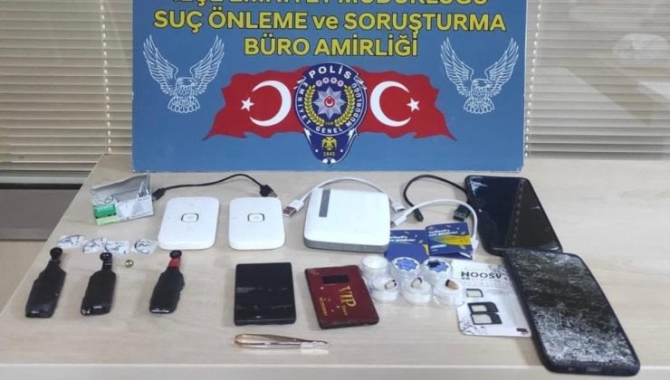 Kopya düzeneğini sınav öncesi tarlada test ederken yakalandılar