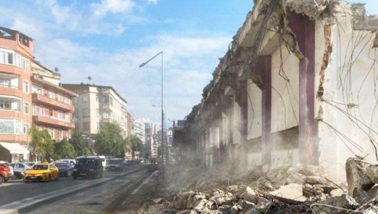 Mahkemenin durdurma kararına rağmen stadyum yıkılıyor