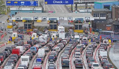 Two hour delays at Dover on ‘one of busiest days of summer’