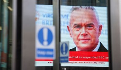 Huw Edwards accused of sending ‘flirtatious’ messages to BBC employees