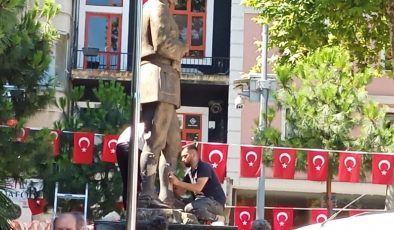 Trabzon’da Atatürk Anıtı’na çirkin saldırı