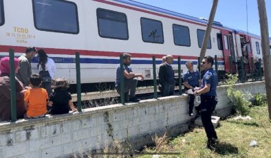 Tren çarptı 3 yaşındaki çocuk öldü