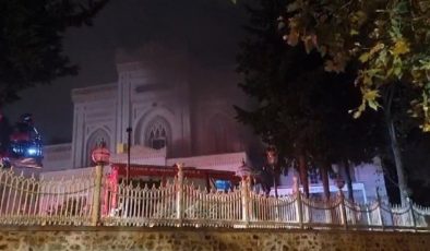 Yıldız Hamidiye Camii’nde yangın
