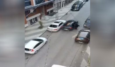 Arnavutköy’de mahalleli tepki gösterirken otomobilin hayalet ekranını çaldılar