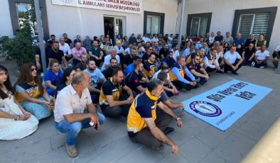 Diyarbakır’da sağlıkçılardan oturma eylemi