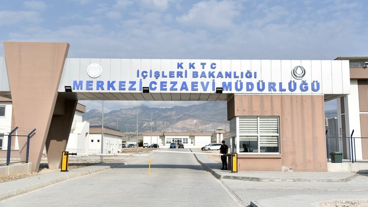 Mahkumlar isyanda!