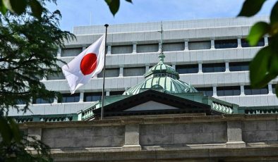 Japonya negatif faize “devam” dedi