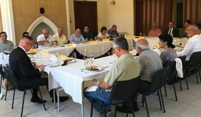 Bazı Kıbrıslı Türk ve Rum siyasi partiler ara bölgede buluşacak