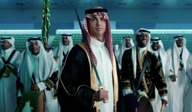 Ronaldo, Arap kıyafetleri giydi, kılıç dansı yaptı