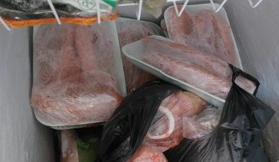 Girne’de gıda ürünü satan iş yerine baskın: Etiketsiz ürünler imha edildi