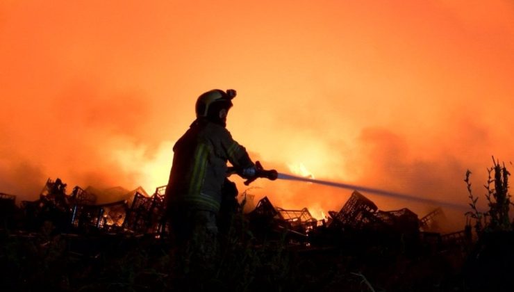 Bursa’da korkutan yangın: Alevler geceyi aydınlattı