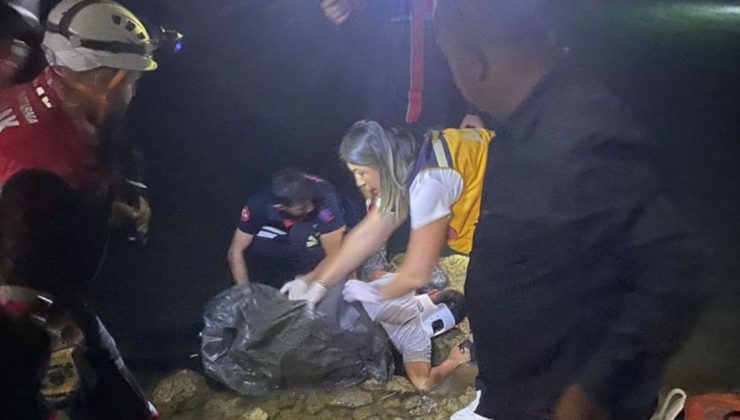 İzmir’de yangına müdahale eden helikopter baraja düştü