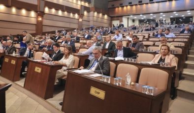 İBB Meclisi’nde tartışma: AKP’den militanlık suçlaması