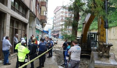 Rize’de evinin ve iş yerinin önünde kazı yapılmasına karşı üç gün direndi, soruşturma başlatıldı