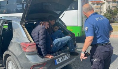 Sığınmacılar bagajda yakalandı