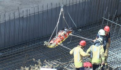 Üzerine inşaat demiri düşen işçi yaralandı
