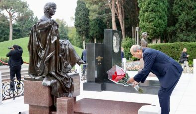 Tatar ve Üstel, Aliyev ve şehitlerin mezarlarını ziyaret etti