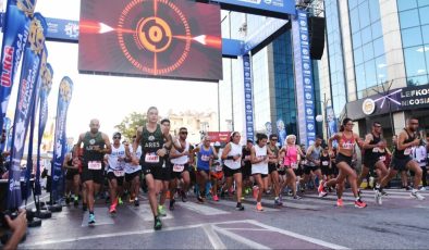 Lefkoşa’da maraton günü: Ülker Lefkoşa Maratonu’nda 21 ve km koşularına start verildi