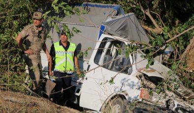 Adana’da kamyonet şarampole düştü: 3 ölü