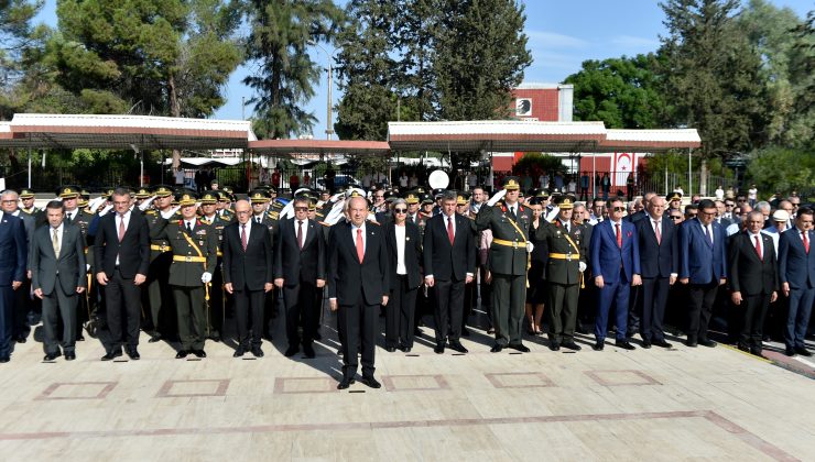 Lefkoşa Atatürk Anıtı önünde tören düzenlendi