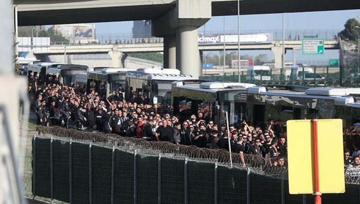 Beşiktaşlı taraftarlar dev derbi için Rams Park'a ulaştı
