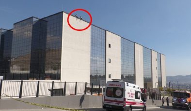 İzmir Bayraklı Şehir Hastanesi açıldı! İlk gün işçiler çatıya çıkıp eylem yaptı