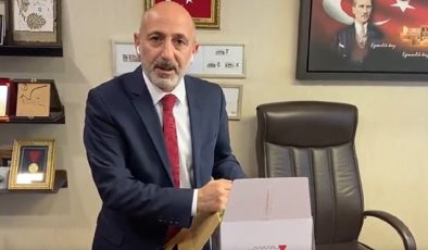 Kahramanmaraş Belediyesi’nin vekillere gönderdiği koli tepki çekti