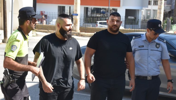 Yumruk attı, burnunu kırdı
