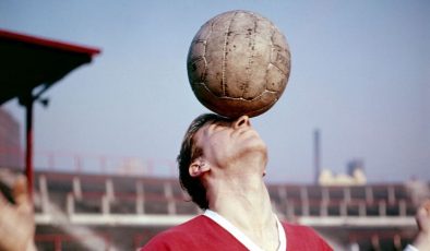 Sir Geoff Hurst leads tributes to ‘one of the true greats’ Sir Bobby Charlton