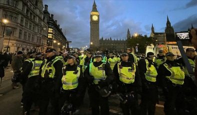 İki farklı eyleme sahne olan Londra’da 126 kişi gözaltına alındı