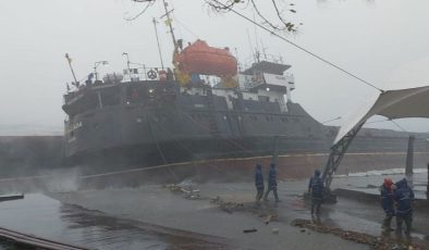 Karadeniz’de fırtınaya yakalanan gemi ikiye bölündü: 12 Türk mürettebattan haber alınamıyor…